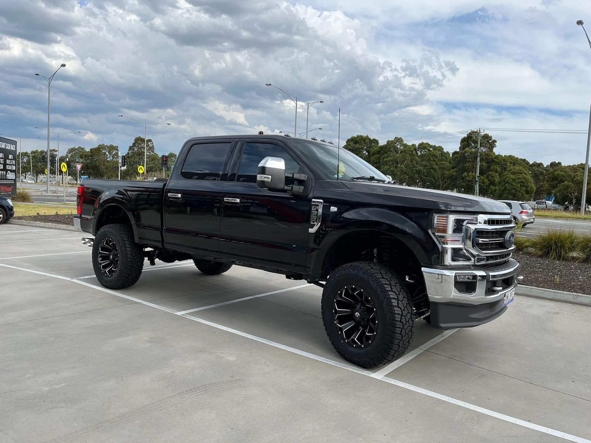 FORD F350 with FUEL ASSAULT 20X10 and 37X12.5R20 YOKOHAMA G016 |  | FORD